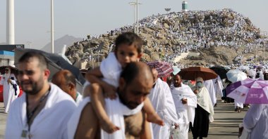 Muslim pilgrims pray on Mount Arafat during the Hajj 2023 pilgrimage, southeast of Mecca, Saudi Arabia, June 27, 2023. (EPA Photo)