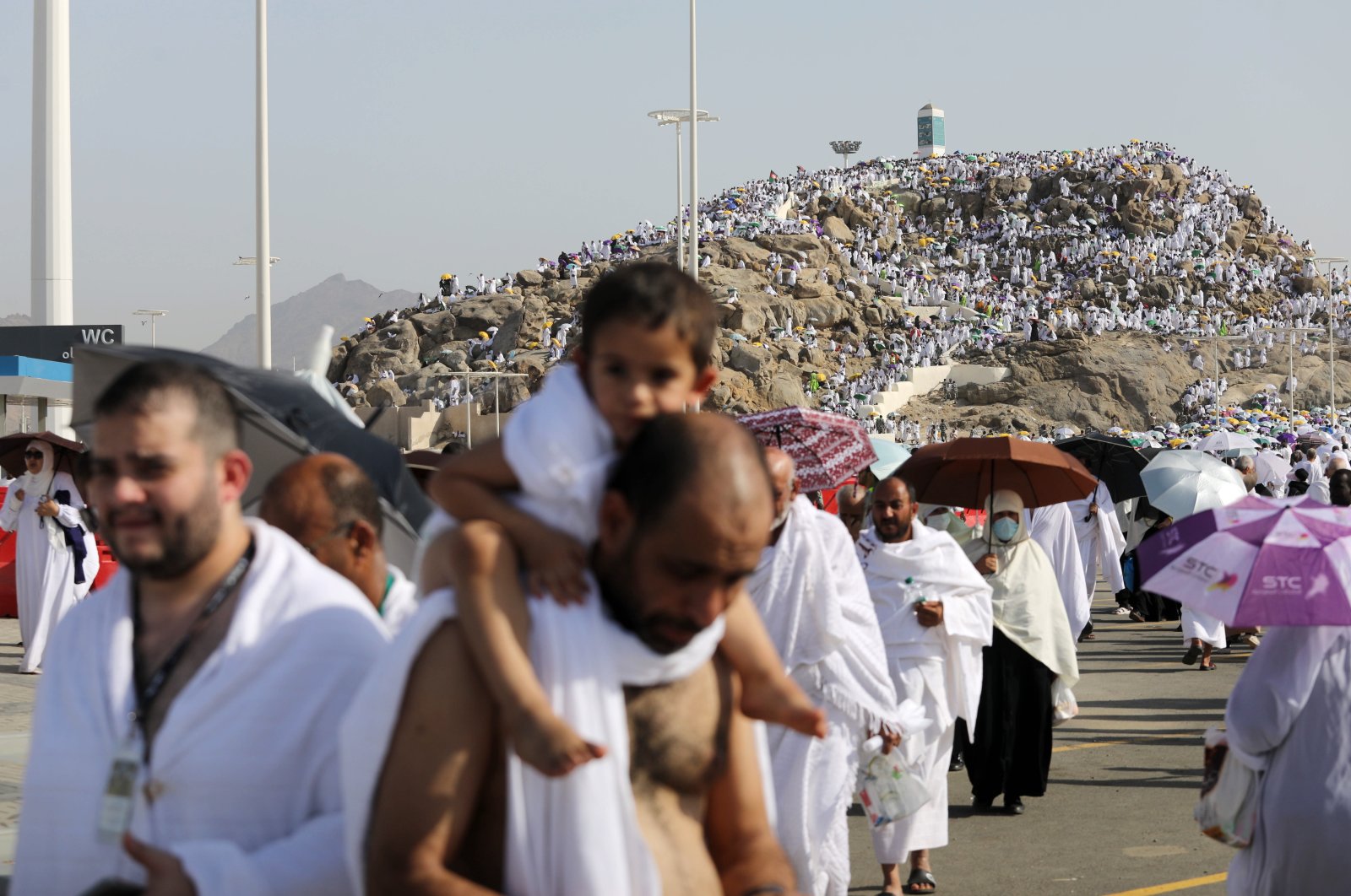 Muslim pilgrims pray on Mount Arafat during the Hajj 2023 pilgrimage, southeast of Mecca, Saudi Arabia, June 27, 2023. (EPA Photo)