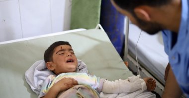 An injured child receives treatment at a hospital in Qaniya following a reported Russian air strike on a market in Jisr al-Shughur, in Syria's northwestern opposition-held Idlib province, on June 25, 2023. (Abdulaziz KETAZ / AFP)