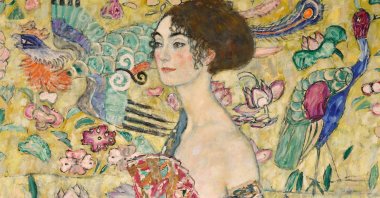 The last-ever portrait Austrian artist Gustav Klimt painted before he died, "Lady with a Fan", is set for auction at Sotheby&#039;s in London, U.K., June 20, 2023. (Reuters Photo)