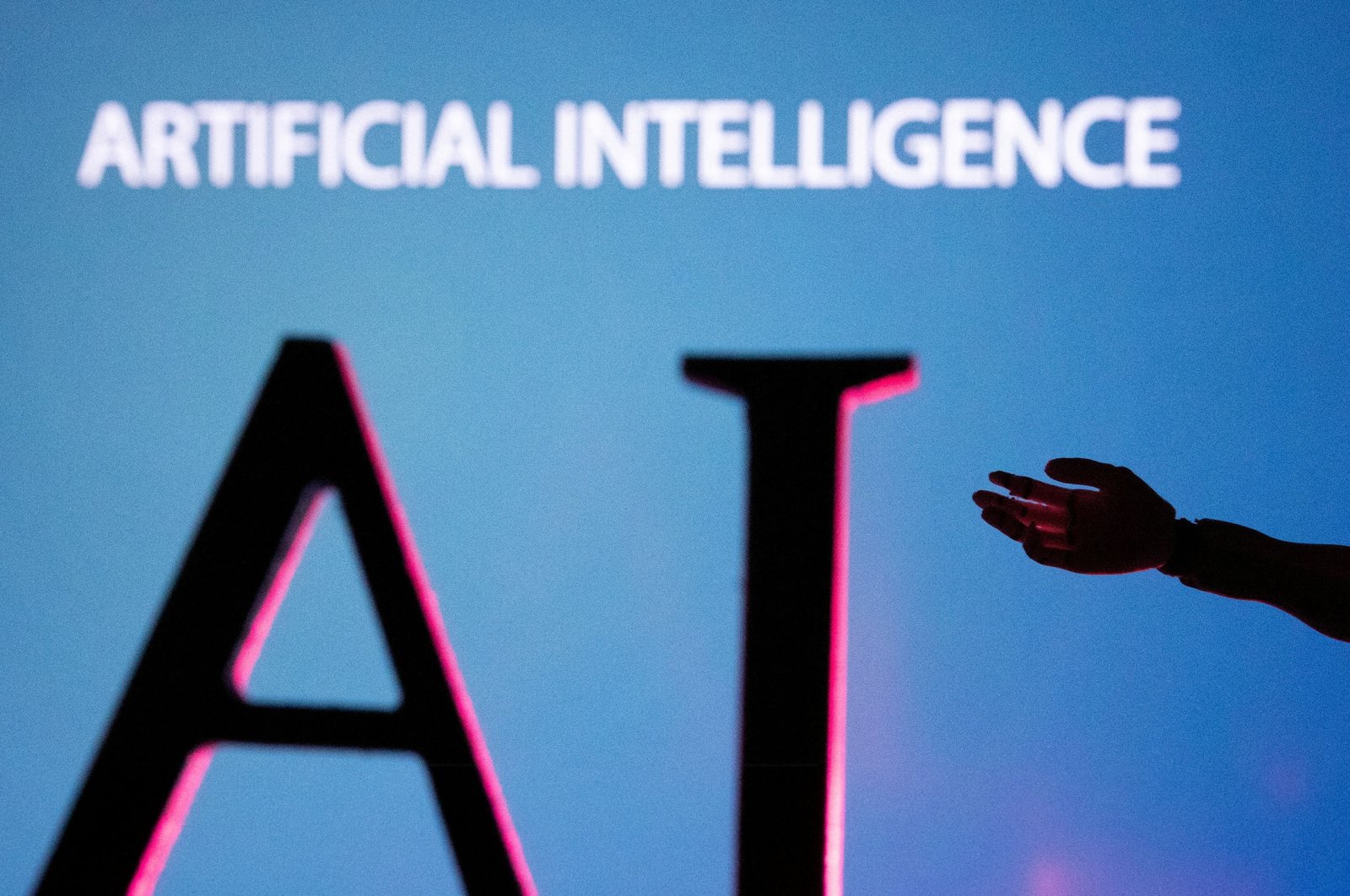 ‘Godfather of AI’ mengungkapkan ketakutan, mendesak pemerintah untuk mengambil tindakan