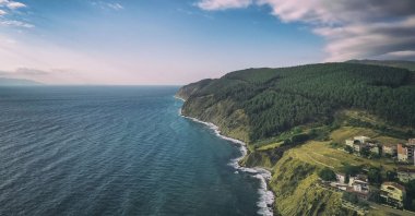 The shoreline of Tekirdağ, Türkiye. (Shutterstock Photo)
