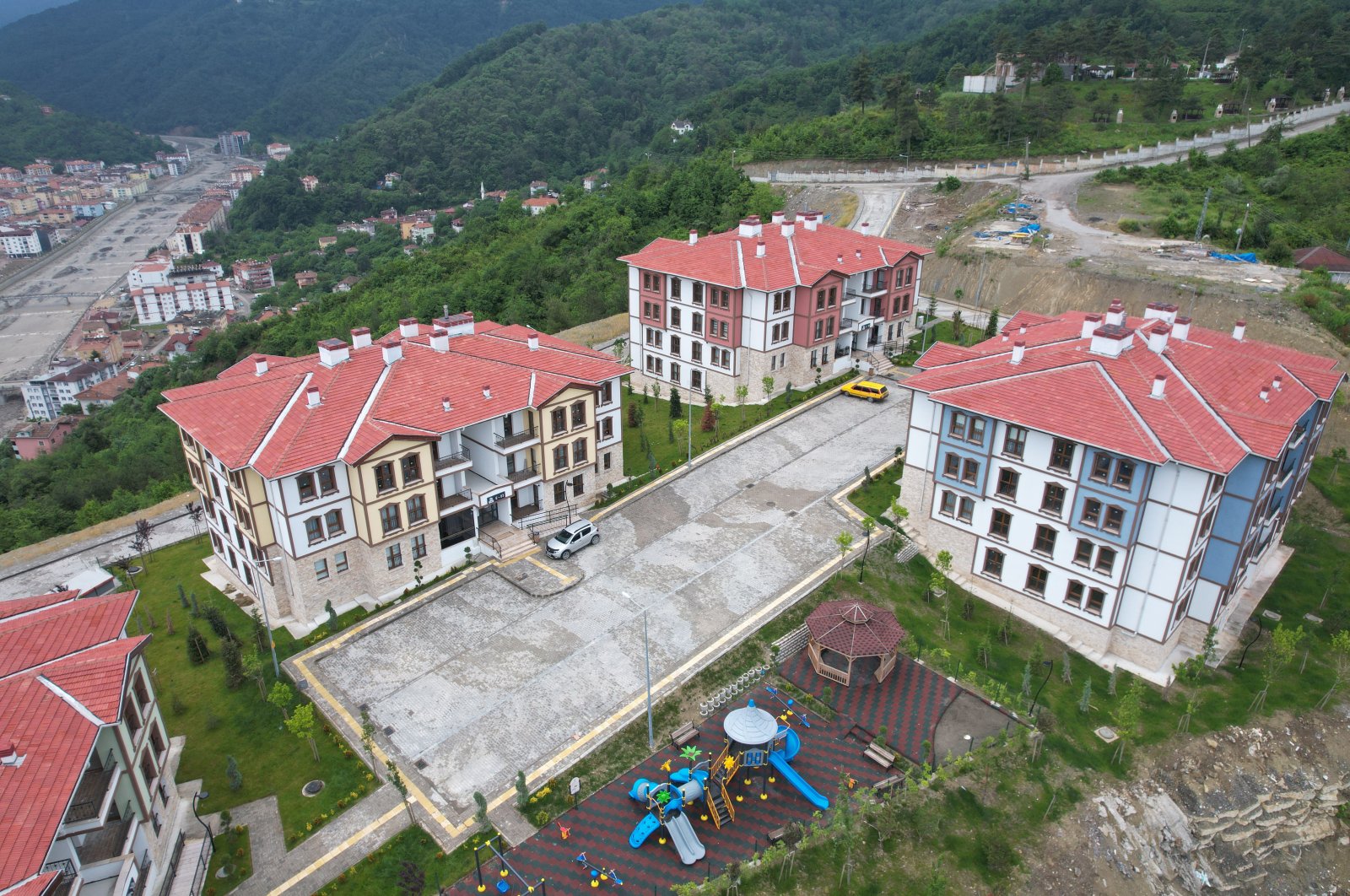 TOKI mengirimkan rumah yang dibangun untuk korban banjir 2021 di Kastamonu Türkiye