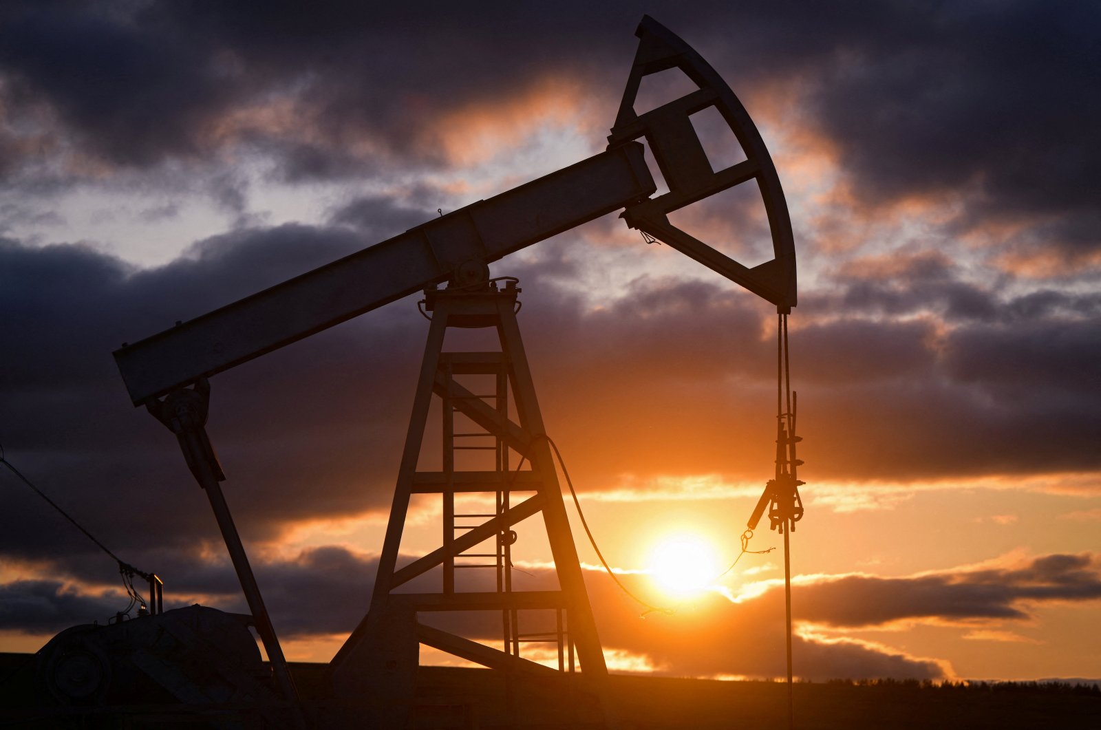 Arab Saudi, Rusia memperdalam pemotongan minyak, mengirim harga minyak lebih tinggi