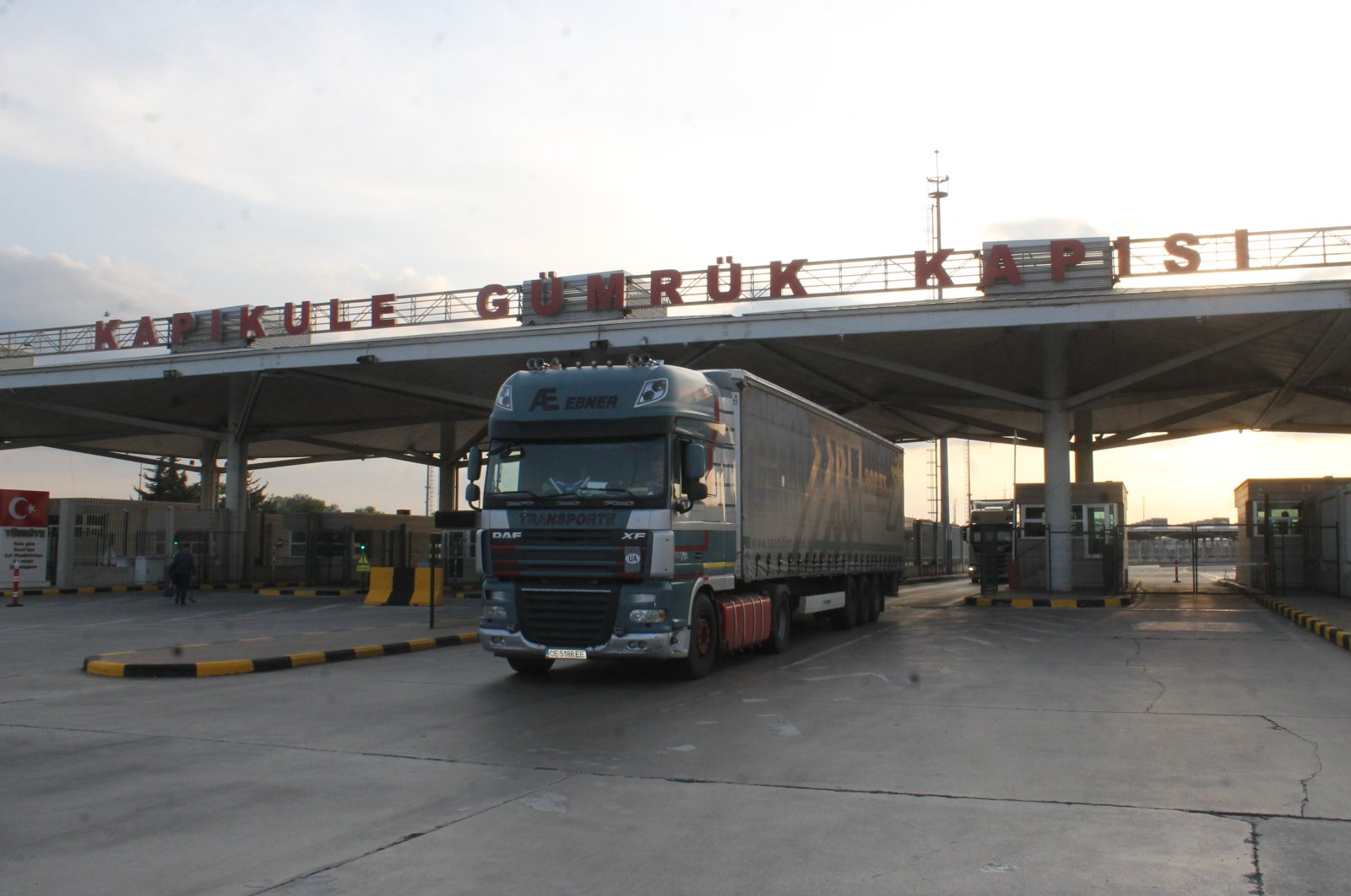 A lorry passes through the Kapıkule Customs Gate along the Turkish-Bulgarian border, June 15, 2023. (IHA Photo)