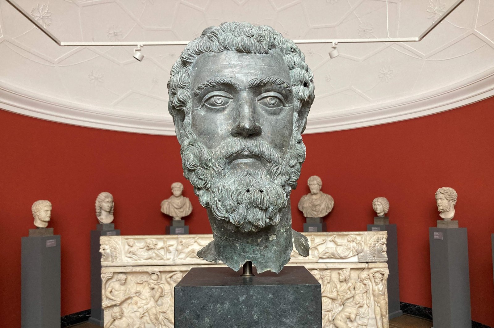 Kepala perunggu Kaisar Severus memicu sengketa museum Türkiye-Denmark