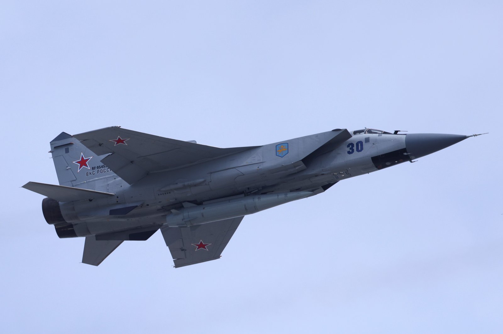 A Russian MiG-31 fighter jet equipped with a Kinzhal hypersonic missile flies over Red Square during a rehearsal for a flypast, part of a military parade marking the anniversary of the victory over Nazi Germany in World War Two, in central Moscow, Russia May 7, 2022. (Reuters File Photo)