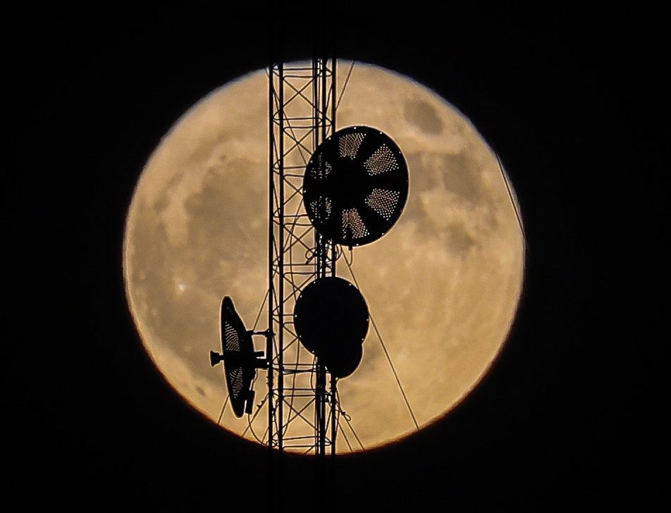 Supermoon Illuminates Skies Across World 