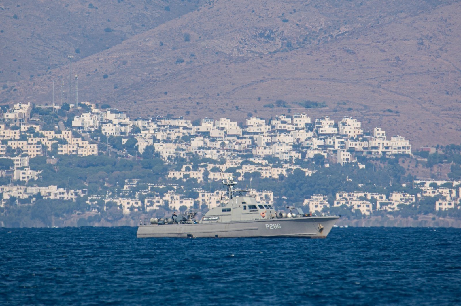 A Greek patrol ship is seen on the Aegean Sea water border between Greece and Türkiye, just outside Greece&#039;s Kos Island with Türkiye in the background, Nov. 16, 2021. (Reuters Photo)
