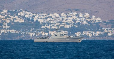A Greek patrol ship is seen on the Aegean Sea water border between Greece and Türkiye, just outside Greece's Kos Island with Türkiye in the background, Nov. 16, 2021. (Reuters Photo)