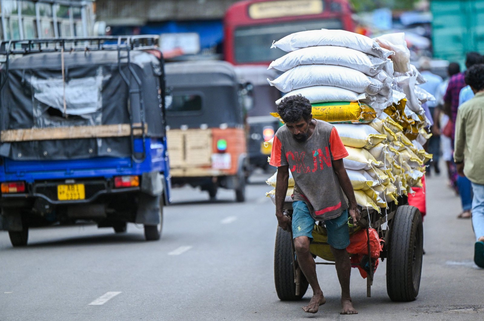 Setahun kemudian, pemulihan ekonomi tentatif Sri Lanka tidak berhasil