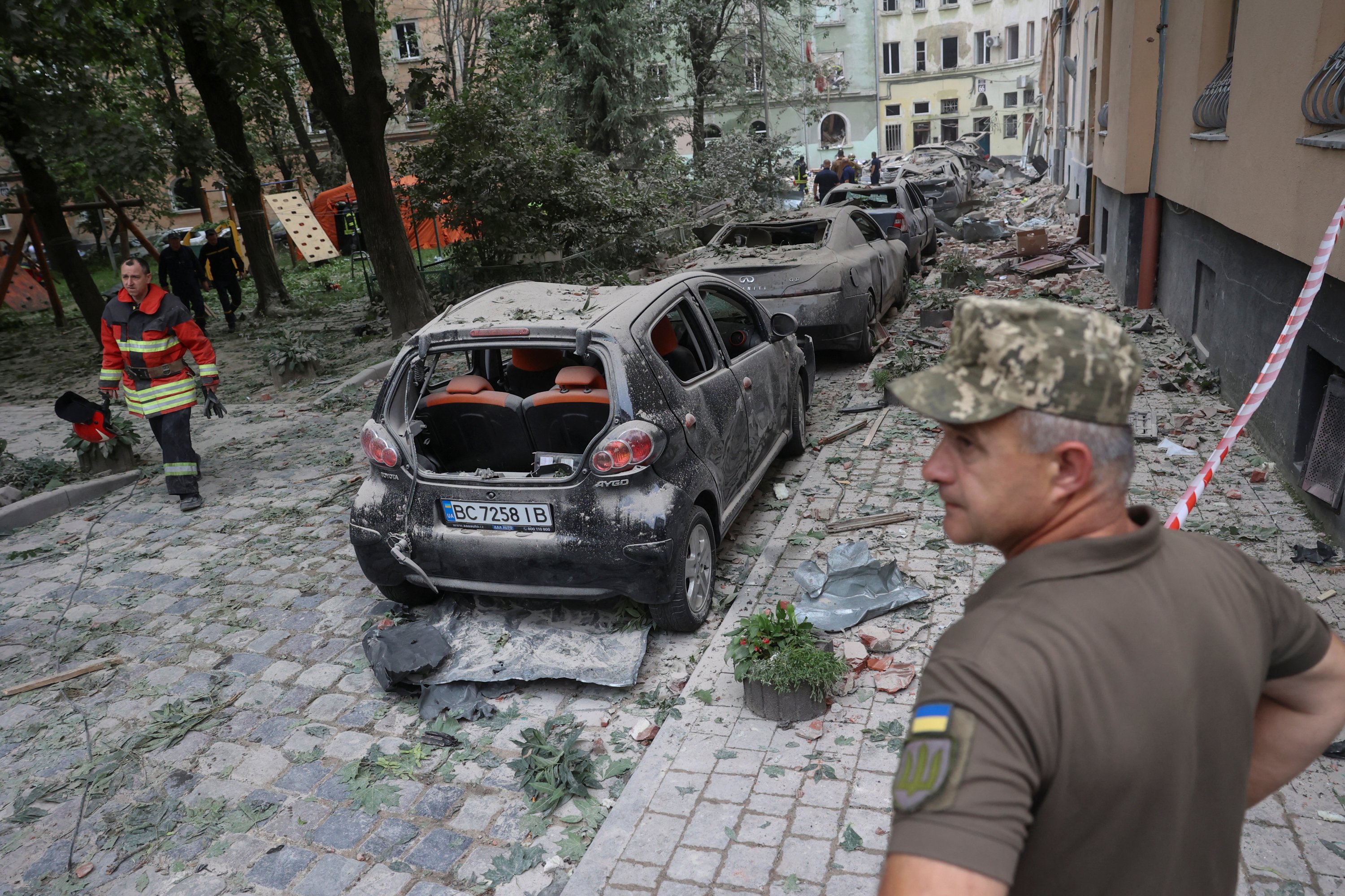 A rescuer looks on near cars by a missile strike, Lviv, Ukraine, July 6, 2023. (Reuters Photo)