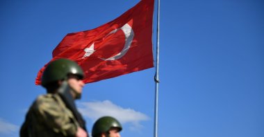 The defense ministry shared this photo of Turkish soldiers announcing that three terrorists were caught at the country's borders, June 30, 2023 (DHA Photo)