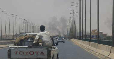 Smoke rises in Omdurman, near Halfaya Bridge, during clashes between the paramilitary group and the army as seen from Khartoum North, Sudan, April 15, 2023. (Reuters Photo)