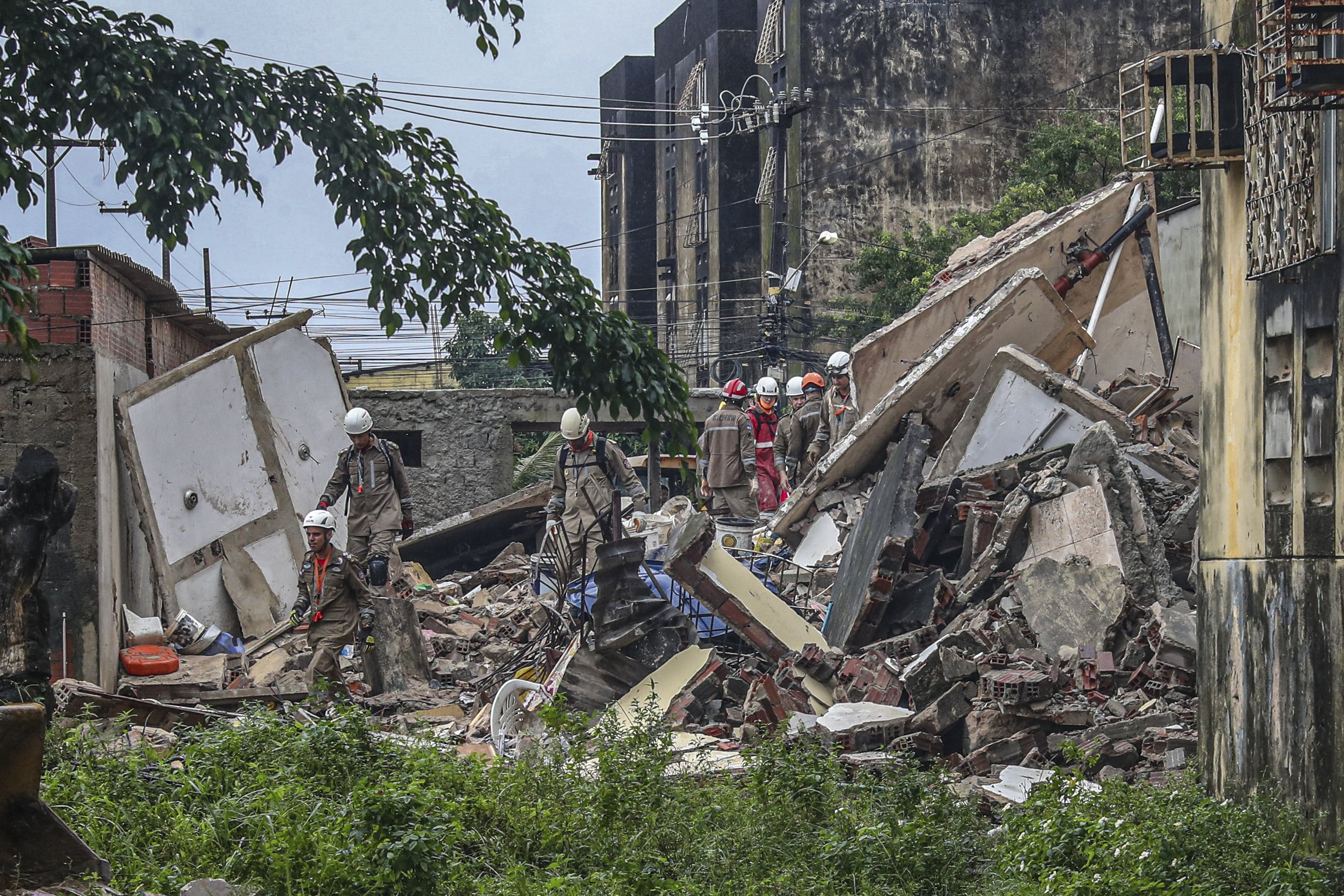 14 dead after illegally occupied building collapses in Brazil Daily Sabah