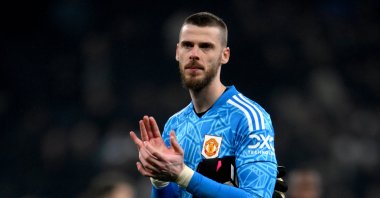 Manchester United goalkeeper David de Gea applauds fans after the English Premier League match between Tottenham Hotspur and Manchester United, London, UK., April 27, 2023. (EPA Photo)