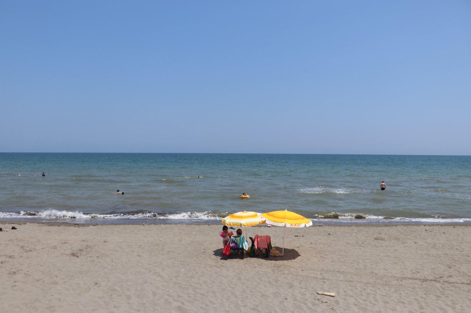 Citizens enjoying the sunny day at a beach in the coastal region of the Black Sea, Türkiye, July 9, 2023. (DHA Photo)