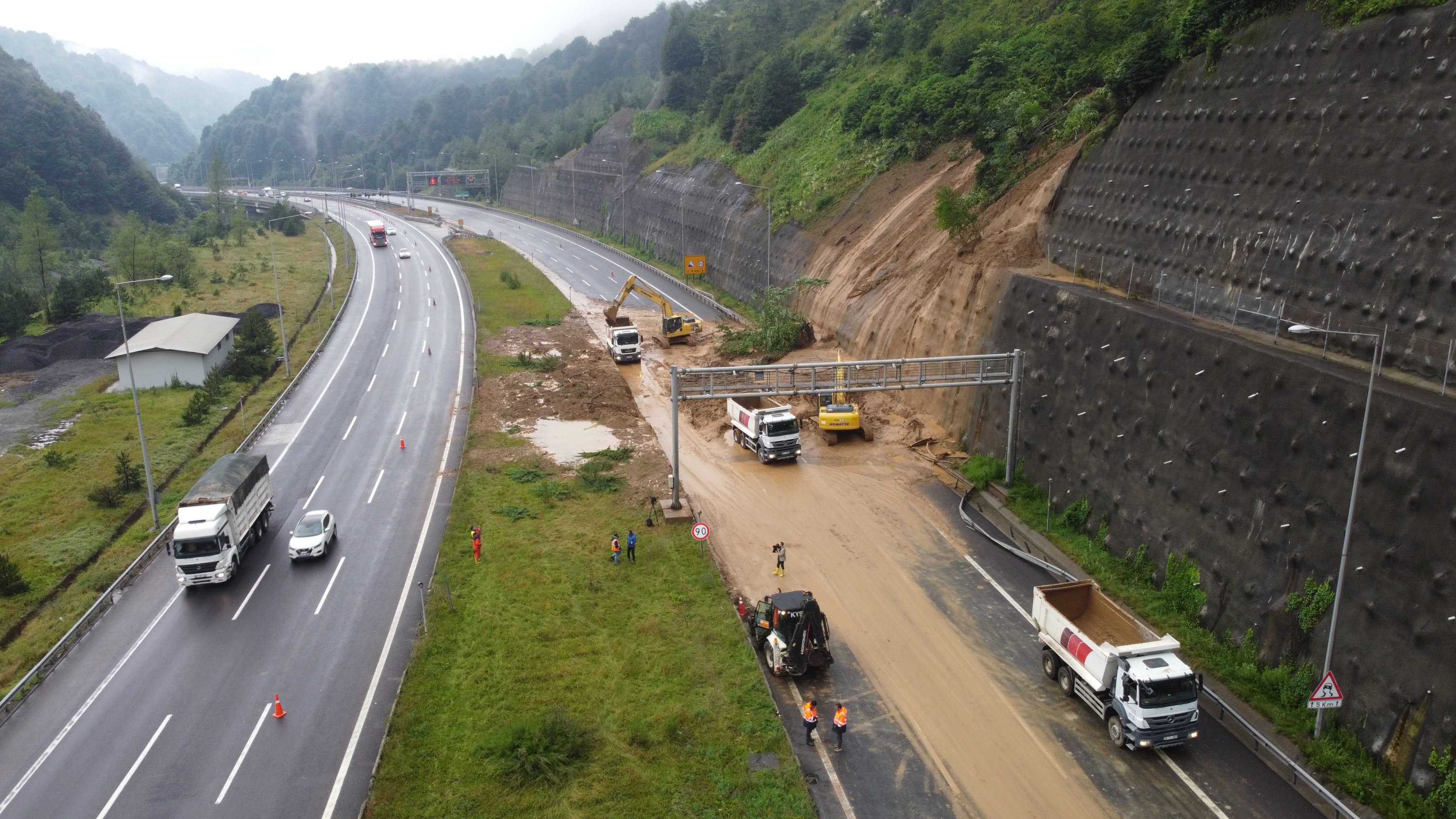 Road connecting Ankara Istanbul remains closed due to landslide