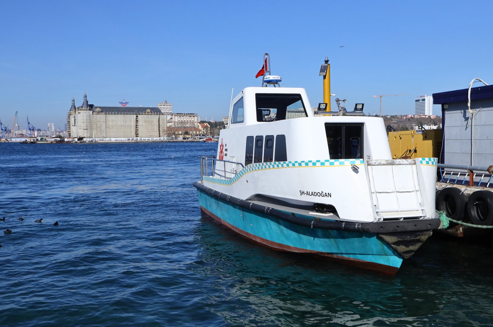 Kapten taksi laut wanita pertama di Istanbul masuk