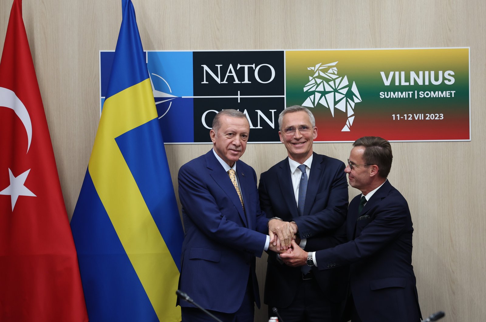 Turkey’s Erdogan agrees to back Sweden’s NATO bid 2 President Recep Tayyip Erdoğan, NATO chief Jens Stoltenberg and Swedish Prime Minister Ulf Kristersson shake hands in Vilnius, Lithuania, July 10, 2023. (AA Photo)