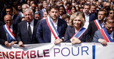 L'Hay-les-Roses mayor Vincent Jeanbrun (C), flanked by French Senate President Gerard Larcher (2-L) and Ile-de-France Regional Council President Valerie Pecresse (2-R), hold a banner reading "Together for the Republic" during a citizen rally following the attack on his house in L'Hay-les-Roses, south of Paris, France, July 3, 2023. (EPA Photo)