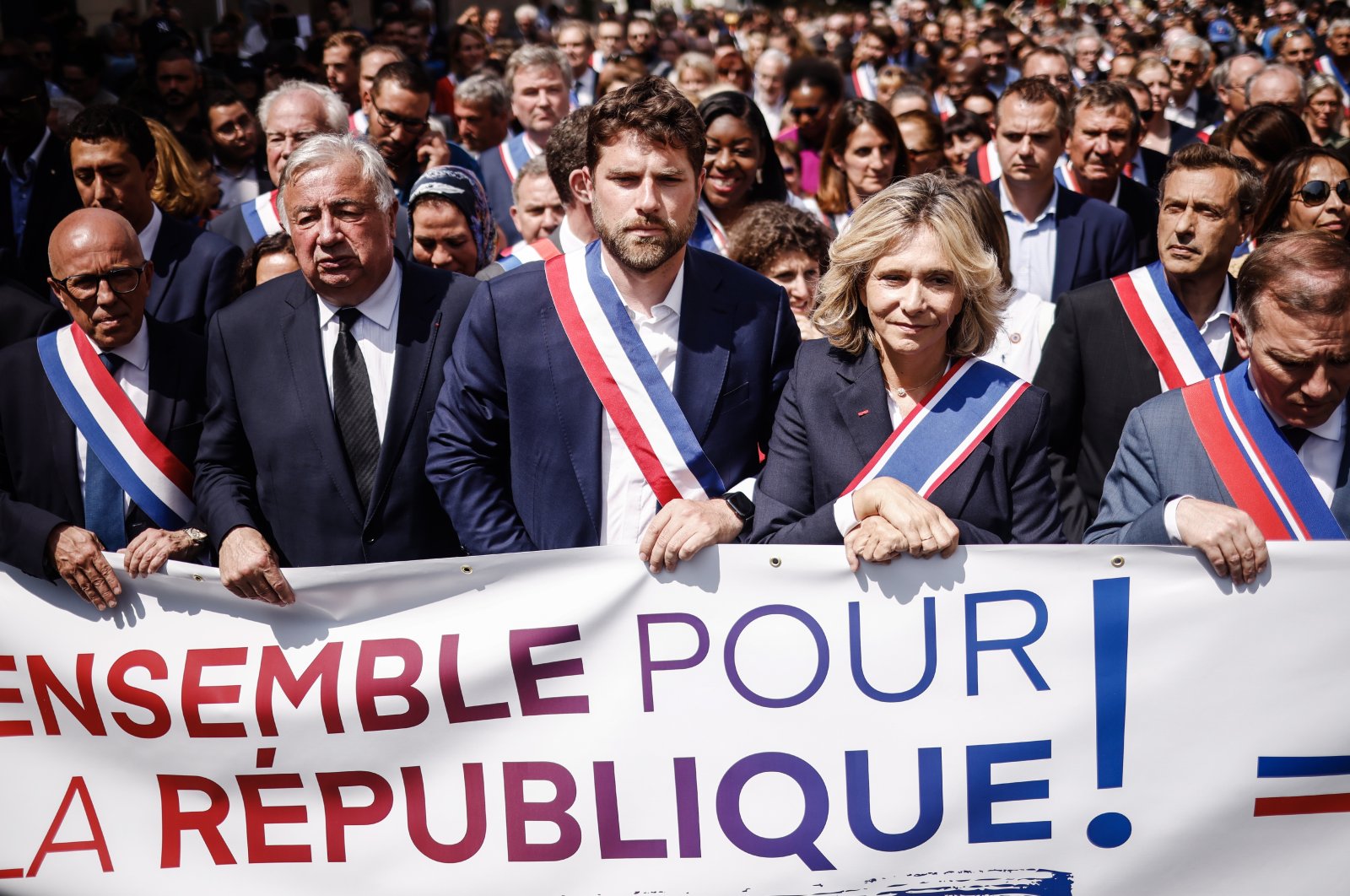 L&#039;Hay-les-Roses mayor Vincent Jeanbrun (C), flanked by French Senate President Gerard Larcher (2-L) and Ile-de-France Regional Council President Valerie Pecresse (2-R), hold a banner reading &quot;Together for the Republic&quot; during a citizen rally following the attack on his house in L&#039;Hay-les-Roses, south of Paris, France, July 3, 2023. (EPA Photo)