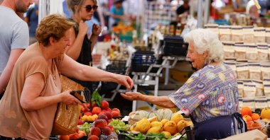 A woman shops at Campo de&#039; Fiori market, in Rome, Italy, June 15, 2022. (Reuters Photo)