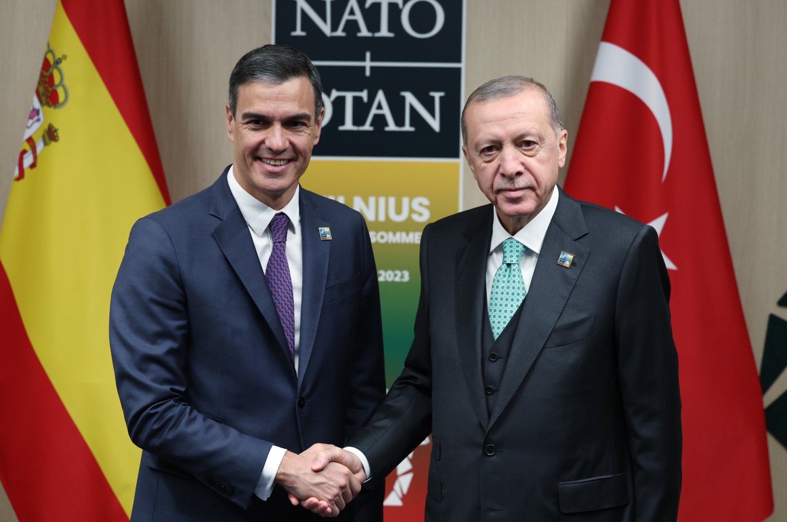 President Recep Tayyip Erdoğan (R) and Spanish Prime Minister Pedro Sanchez shake hands as they meet on the sidelines of the NATO leaders’ summit in Vilnius, Lithuania, July 12, 2023. (AA Photo)