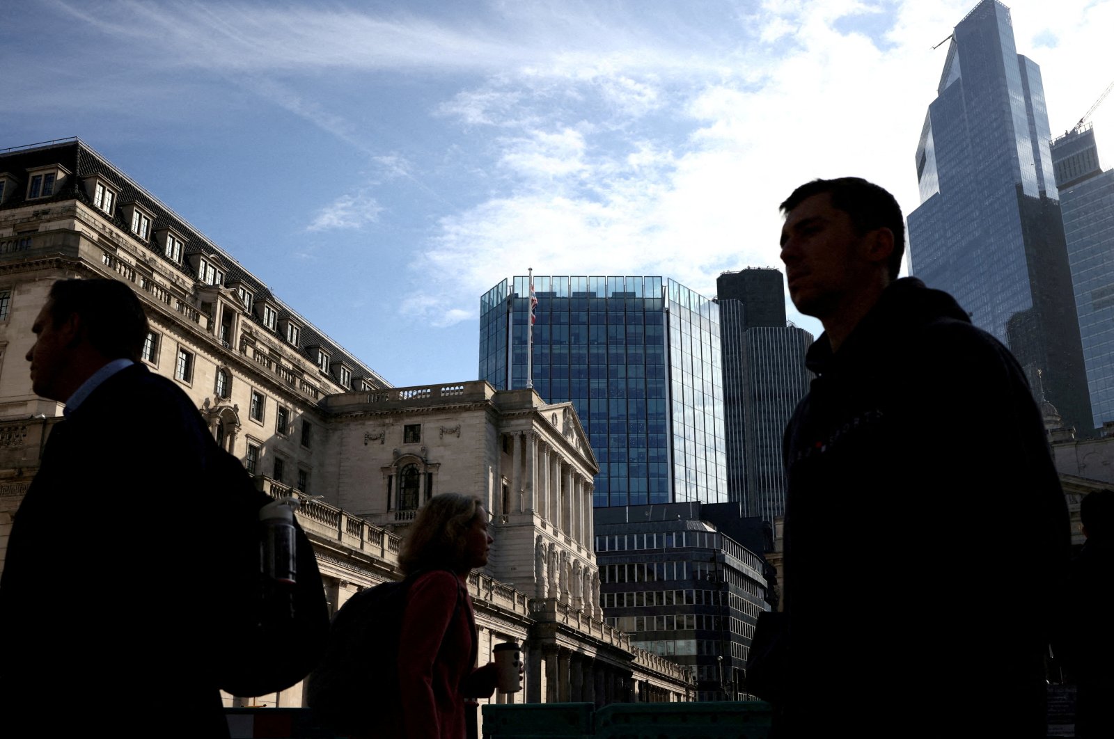Bank of England mengatakan Inggris menghadapi suku bunga yang lebih tinggi