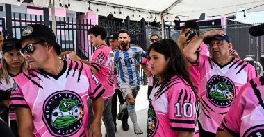 Fans of Argentine football player Lionel Messi wait for his arrival at the DRV PNK Stadium in Fort Lauderdale ahead of his debut in the Major League Soccer (MLS) with Inter Miami, Florida, US., July 11, 2023. (AFP Photo)