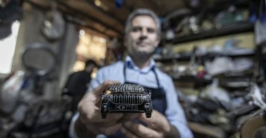 Süleyman Yavuz exhibits a carved model of Türkiye's first indigenous car Togg, Erzurum, eastern Türkiye, July 13, 2023. (AA Photo)

 