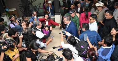 Guatemalan presidential candidate for the Movimiento Semilla party, Bernardo Arevalo (C), speaks during a press conference in Guatemala City, Guatemala, July 13, 2023. (AFP Photo)