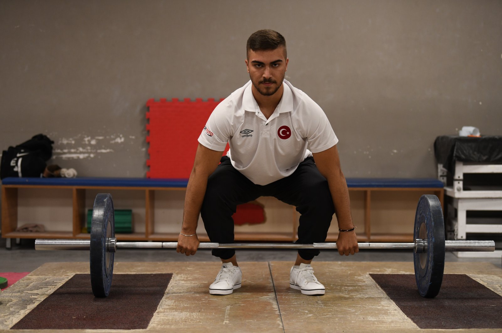 Menimbang dalam keluarga: Atlet angkat besi peraih medali emas Turki menetapkan standar yang tinggi