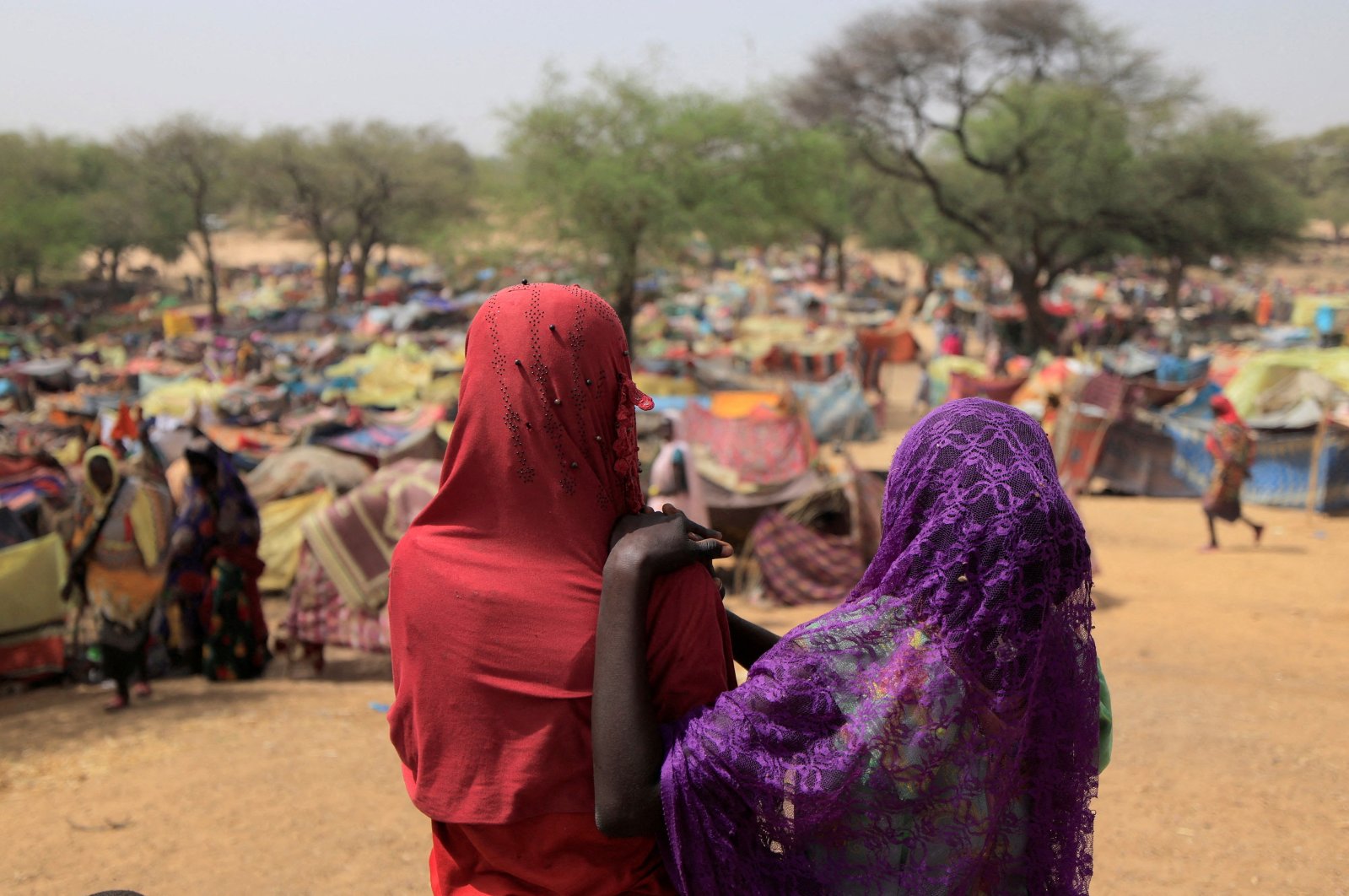 Sudanese women who fled the conflict in Sudan&#039;s Darfur region look at makeshift shelters near Borota, Chad, May 13, 2023. (Reuters Photo)