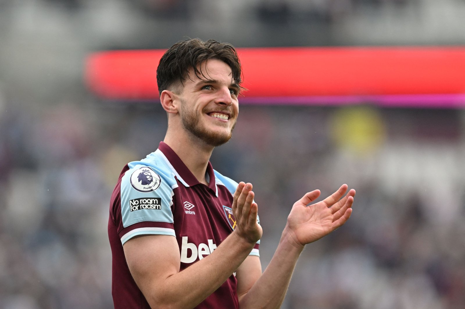 West Ham&#039;s Declan Rice applauds club&#039;s midfielder Mark Noble&#039;s last game at end of Premier League football match between West Ham United and Manchester City at London Stadium, in London, U.K., May 15, 2022. (AFP Photo)
