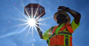 A traffic warden at work under scorching heat in Las Vegas, Nevada, July 12, 2023. (AFP Photo)