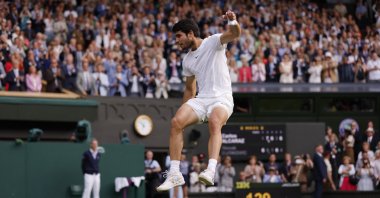 Spain's Carlos Alcaraz celebrates after winning his Wimbledon final match against Serbia's Novak Djokovic, London, U.K., July 16, 2023. (Reuters Photo)