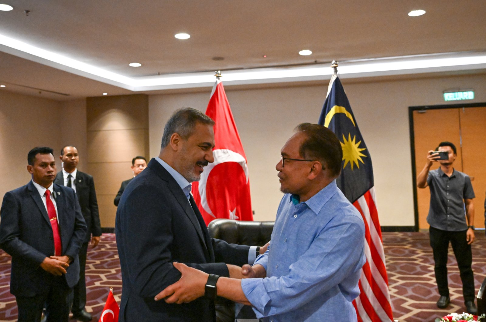 Foreign Minister Hakan Fidan is welcomed by Malaysian Prime Minister Anwar Ibrahim (R) in Penang, Malaysia, July 16, 2023 (AA Photo)