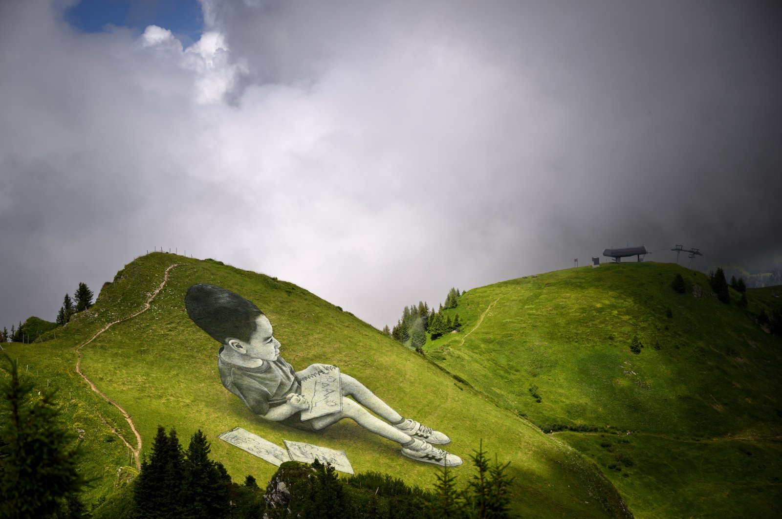 Lukisan gunung besar artis menangkap pandangan dunia yang unik