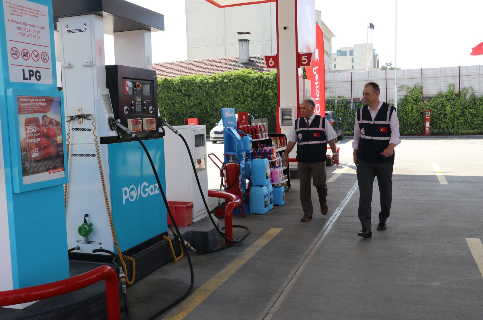 Authorities inspect a gas station in Edirne, northwestern Türkiye, June 21, 2023. (AA Photo)