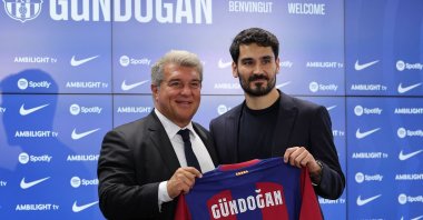 FC Barcelona's newly-signed German midfielder Ilkay Gundogan (R) poses for pictures with FC Barcelona's President Joan Laporta holding his jersey during his official presentation at the Joan Gamper training ground in Sant Joan Despi, Barcelona, Spain, July 17, 2023. (AFP Photo)