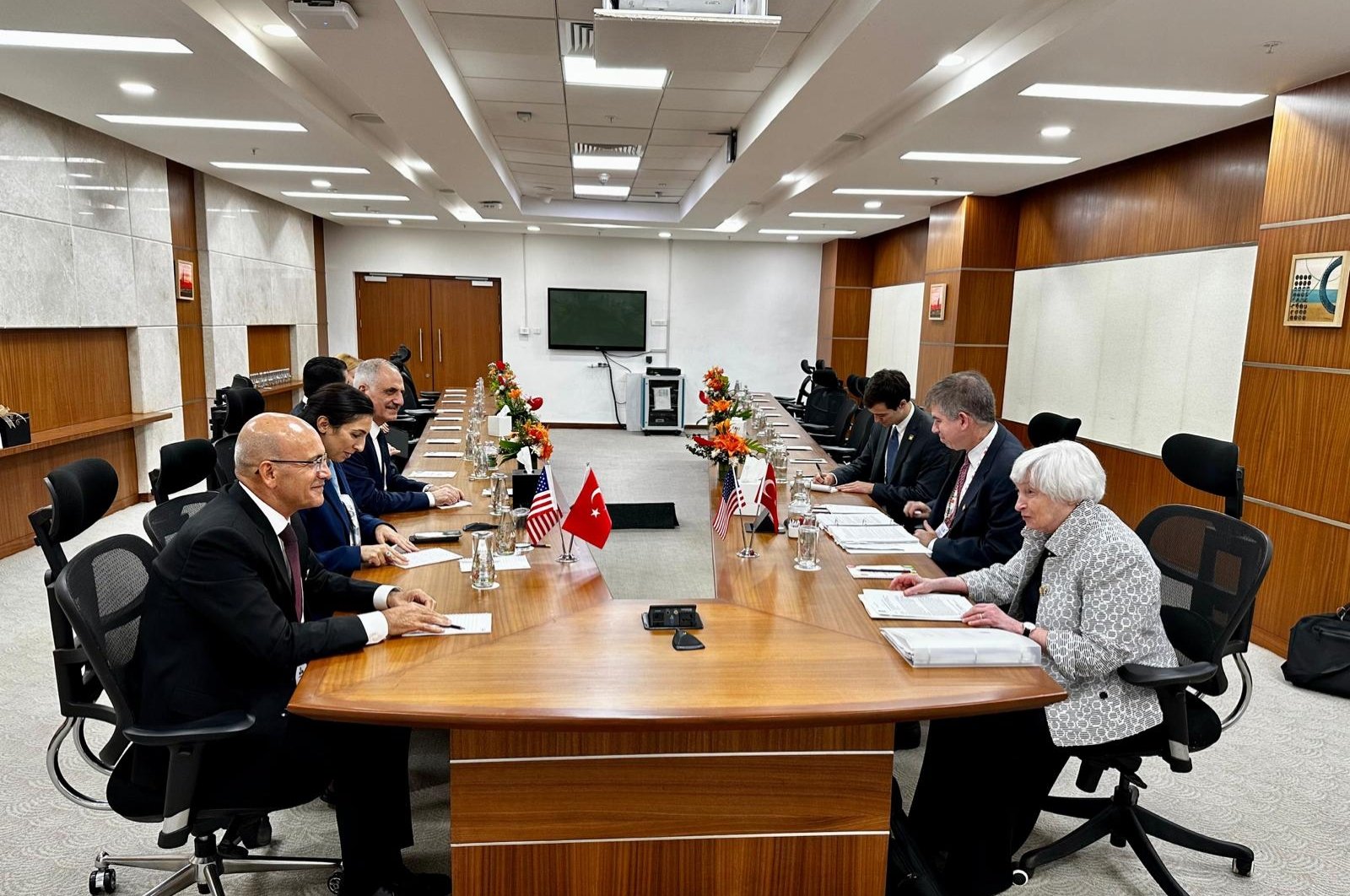 Menteri keuangan Turki, pertemuan Yellen dari Departemen Keuangan AS, membahas hubungan