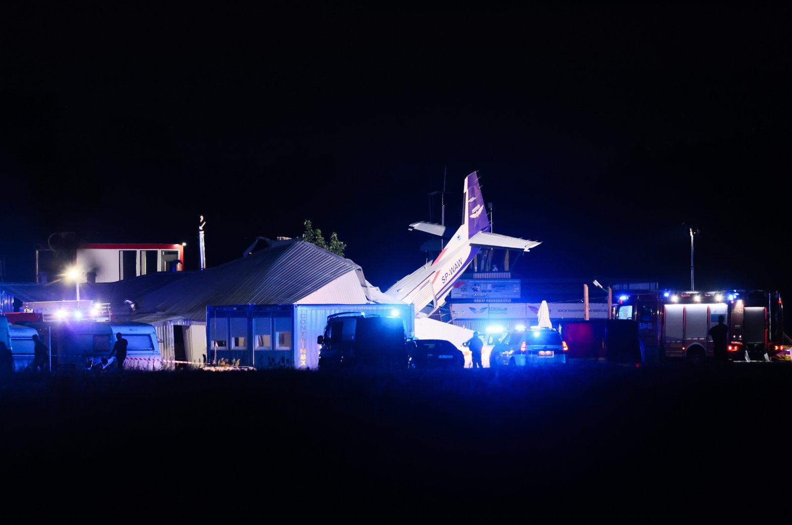 5 tewas setelah pesawat kecil jatuh di tempat penampungan badai di Polandia
