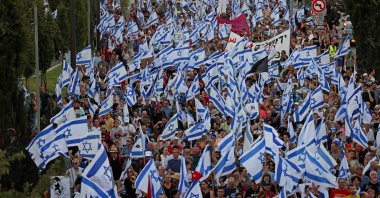 Demonstrators march with national flags to protest the Israeli government&#039;s judicial overhaul bill, near the Supreme Court in Jerusalem, July 18, 2023. (AFP Photo)