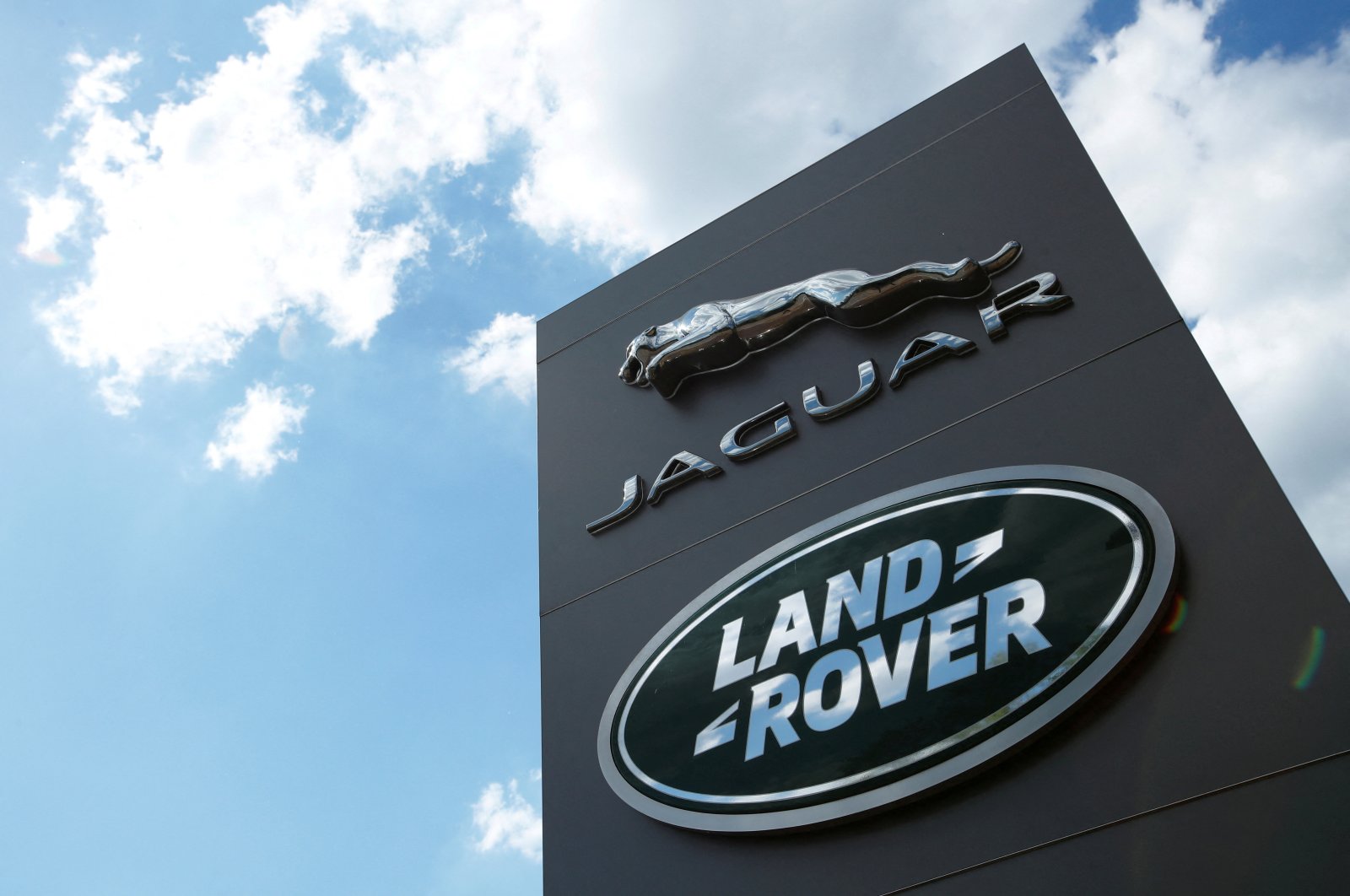 Tata India memilih Inggris untuk gigafactory Jaguar Land Rover $ 5 miliar