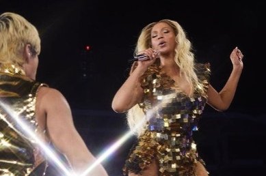 Beyonce tampil memukau dalam Desain Turki karya Raisa & Vanessa