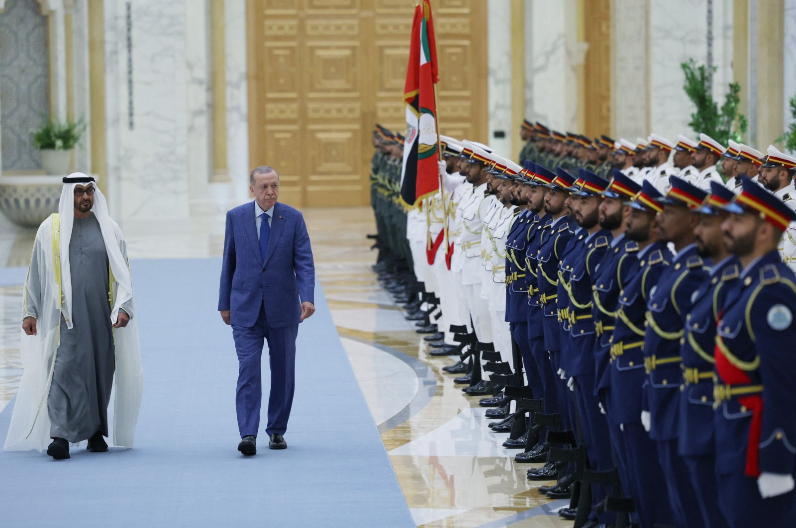 UAE&#039;s President Mohamed bin Zayed al-Nahyan (L) welcomes Türkiye&#039;s President Recep Tayyip Erdoğan in Abu Dhabi, July 19, 2023. (Turkish Presidential Communications Directorate via AFP)