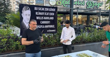 A citizen distributes dessert in memory of the inventor of the air conditioner, U.S. engineer Willis Haviland Carrier in Çukurova, Adana, Türkiye, July 19, 2023. (AA Photo)