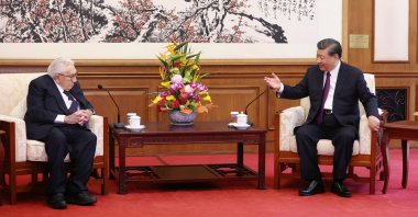 Chinese President Xi Jinping (R) and Henry Kissinger, former U.S. secretary of state, at a meeting in Beijing, China, July 20, 2023. (Reuters Photo)