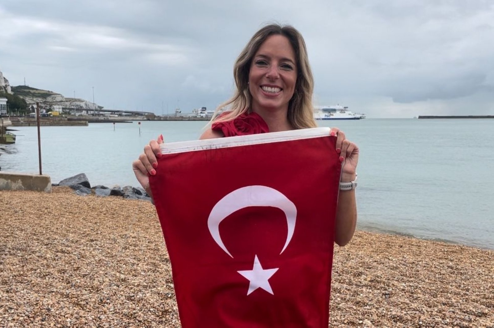 Perenang Turki membuat sejarah dengan menyeberangi Selat Inggris